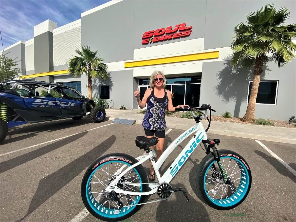Woman smiling with a Soul electric bicycle.